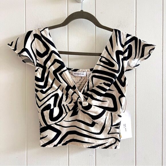 Midnight Sky Printed Crop Flutter Sleeve Blouse NWT - Picture 1 of 8
